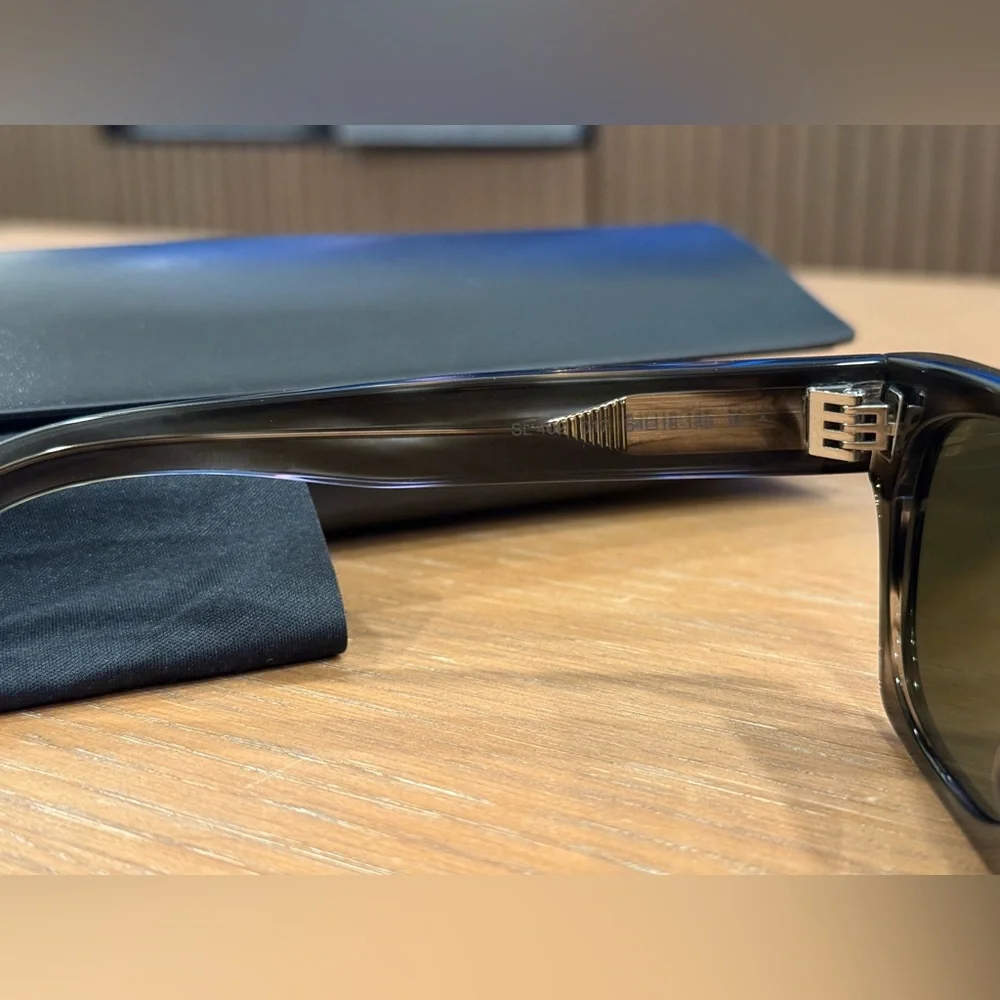 Saint Laurent Sun Glasses - Picture 4 of 6